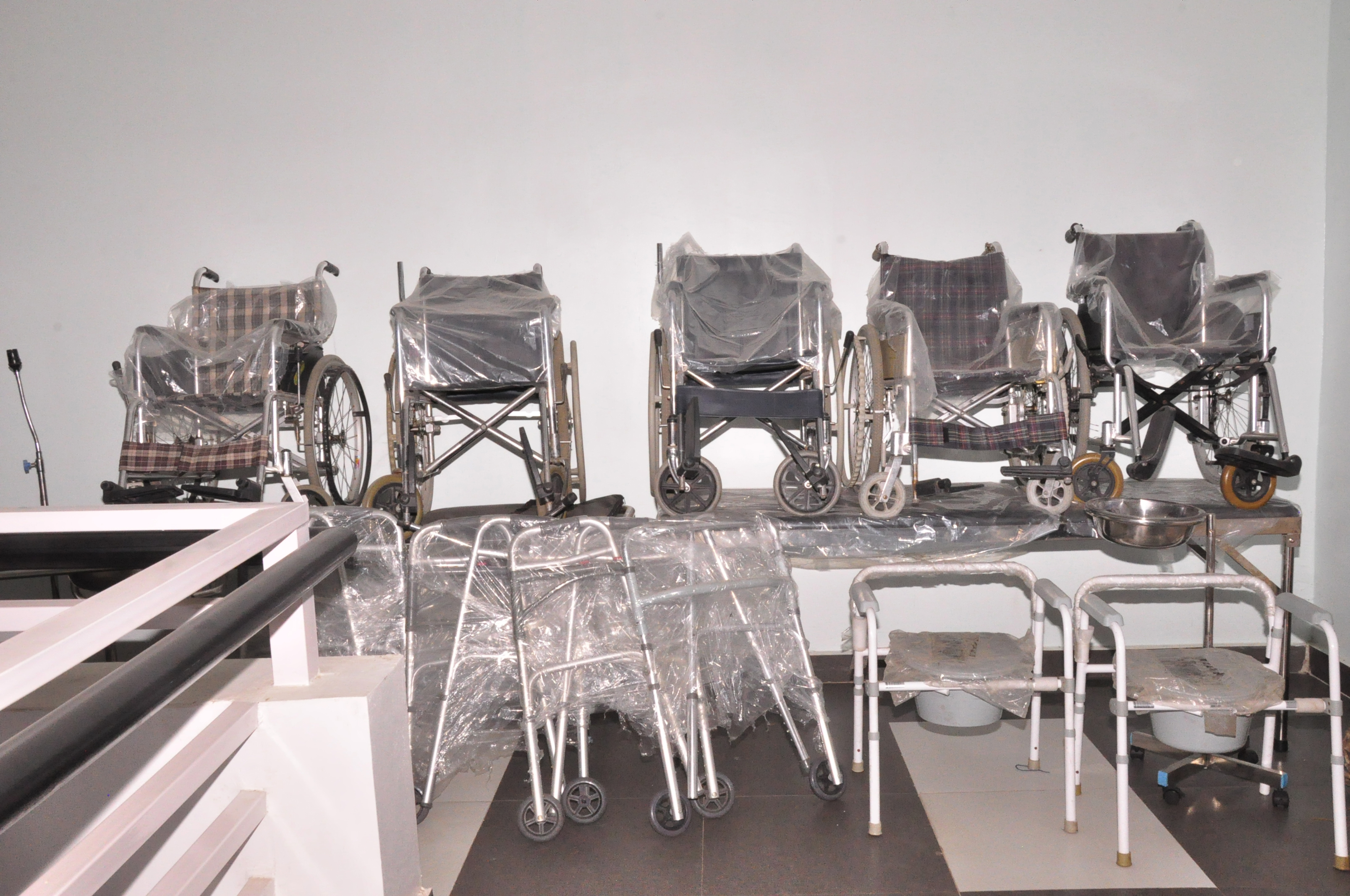 Walking aids & wheelchairs